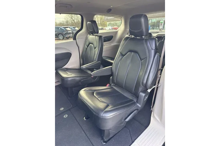 $26490 : Chrysler Pacifica 2023 Touri image 8