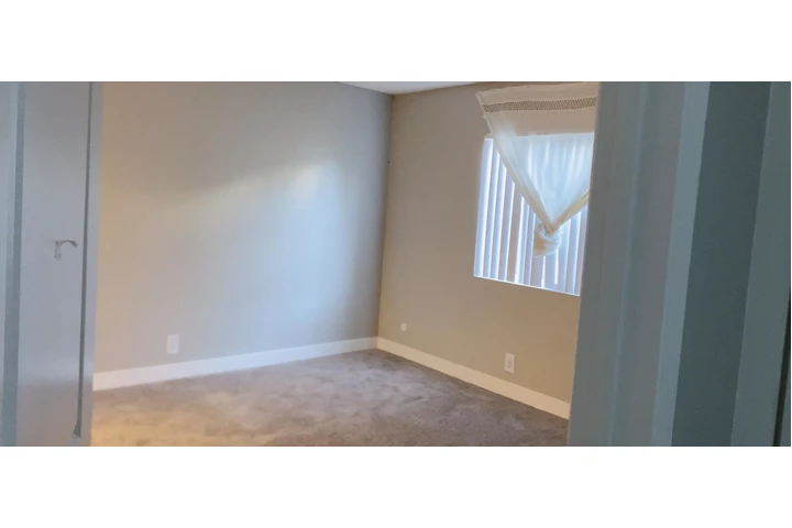 $1400 : SE RENTA CUARTO CON BAÑO image 4