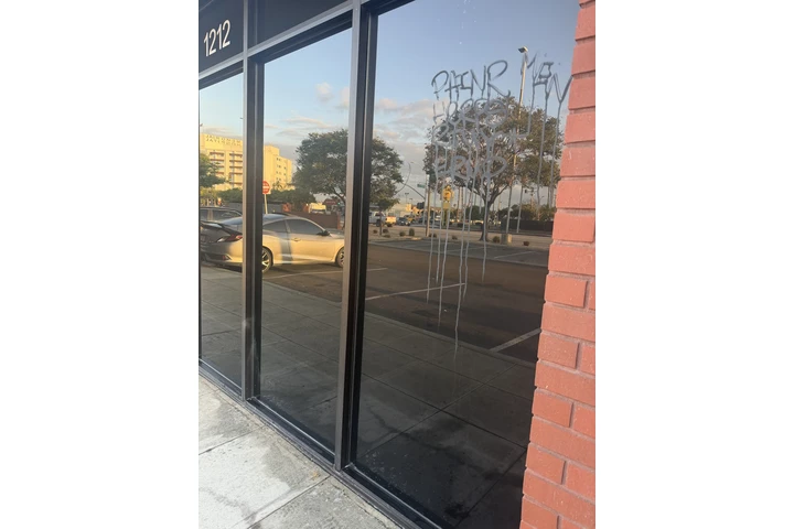 Limpieza de ventanas comercial image 2