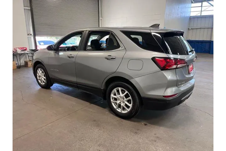 $18987 : Chevrolet Equinox 2024 LT 4d image 5