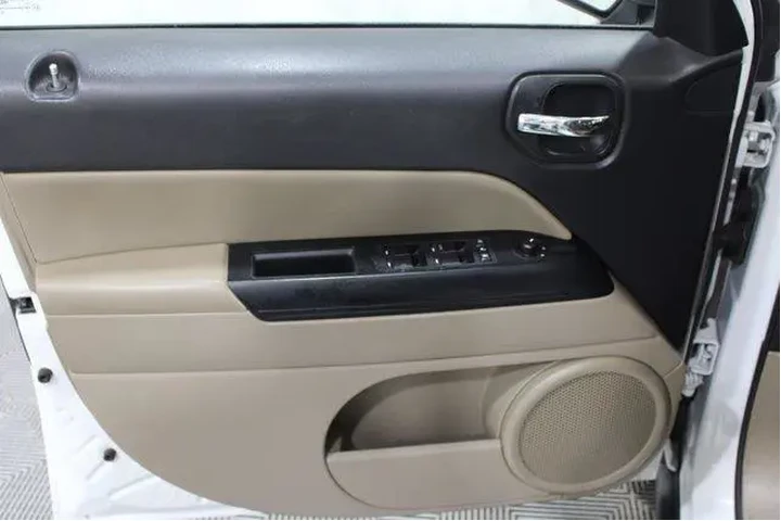 $10982 : Jeep Patriot 2016 Latitude 4 image 6