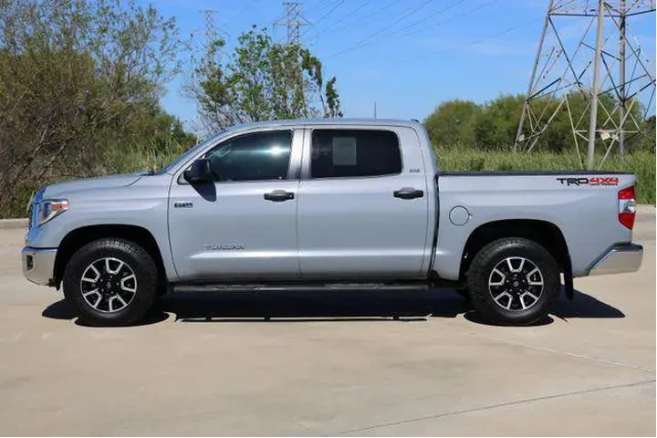 $30172 : Toyota Tundra 2018 4x4 SR5 4 image 5