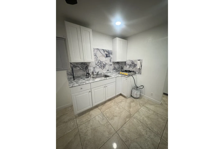 $1000 : Rento estudio image 1