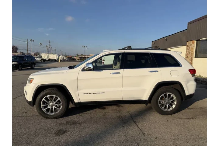 $6850 : 2015 Grand Cherokee Limited image 3