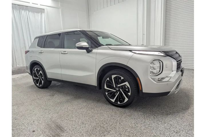 $25997 : Mitsubishi Outlander 2023 AW image 1