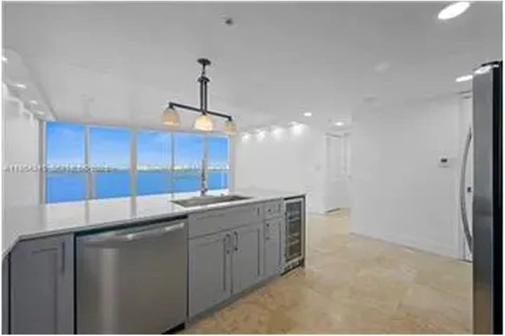 $4200 : Rental property with 1 bedro image 8