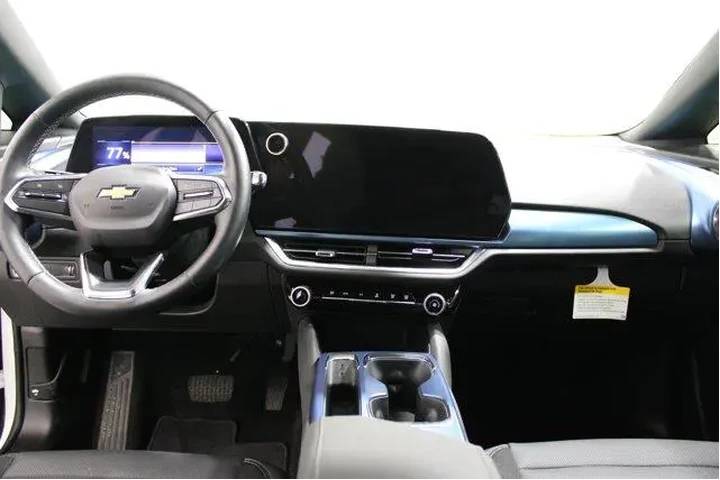 $26987 : Chevrolet Equinox EV 2025 LT image 2