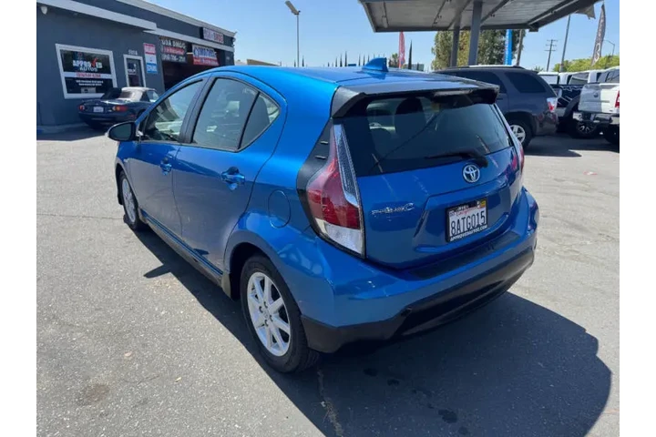 $12998 : 2017 Prius c One image 8