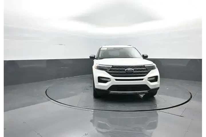 $35412 : Ford Explorer 2024 AWD XLT 4 image 2