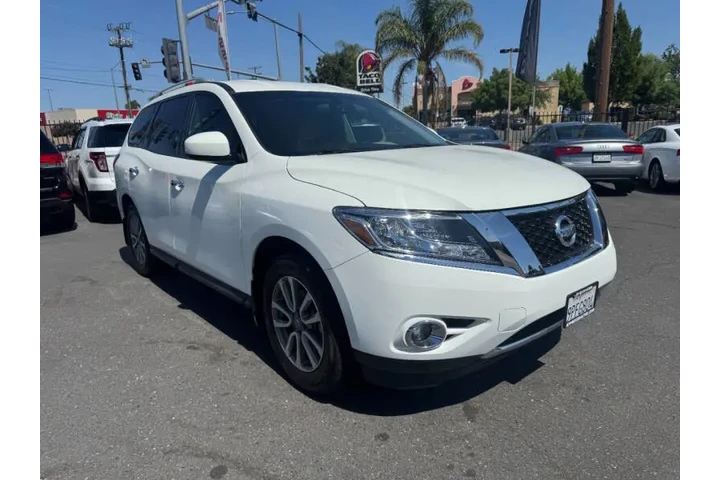 $9998 : 2016 Pathfinder SV image 3