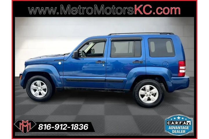 $10989 : 2010 Liberty 4WD 4dr Sport image 2