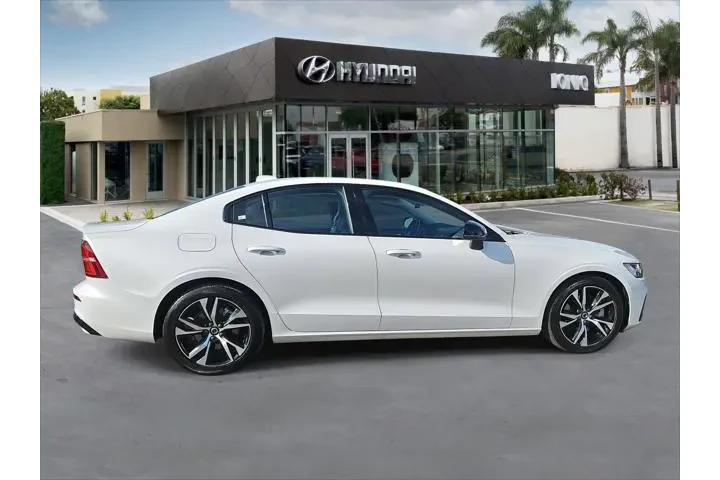 $26576 : Volvo S60 2024 B5 Core Dark image 2