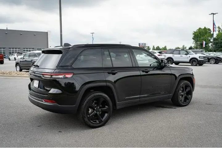 $30877 : Jeep Grand Cherokee 2022 4x4 image 10