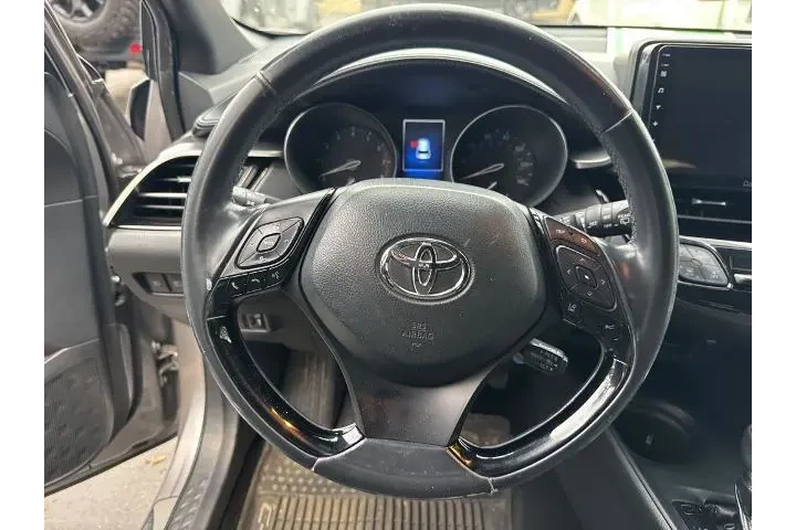 $16290 : Toyota C-HR 2018 XLE 4dr Cro image 8