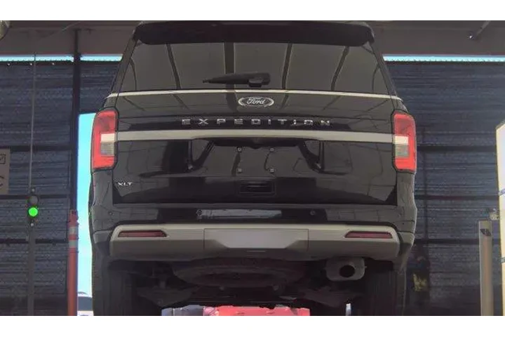 $21991 : Ford Expedition 2022 4x2 XLT image 4