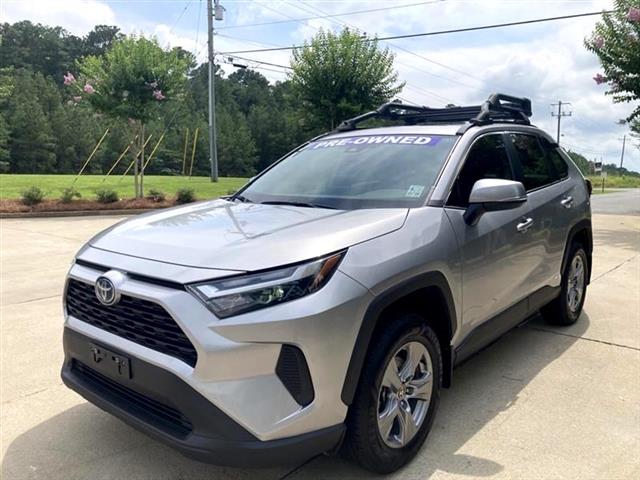 $29922 : 2022 RAV4 Hybrid XLE image 3