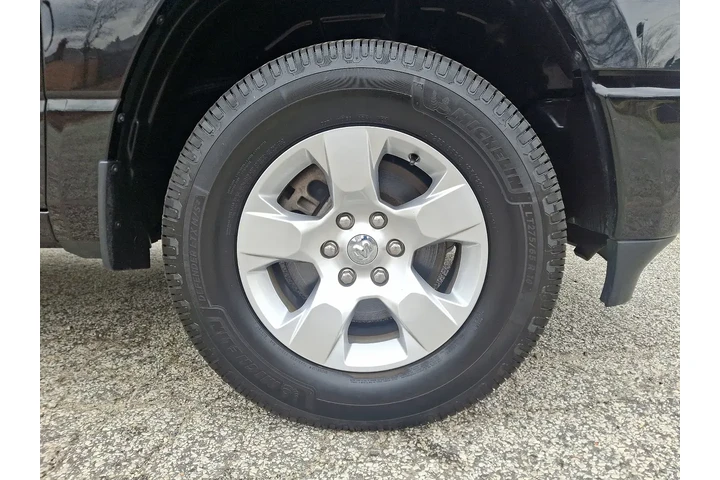 $25895 : Ram 1500 2021 4x4 Big Horn 4 image 9