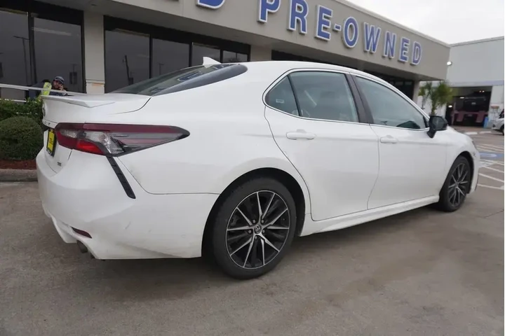 $26988 : Toyota Camry 2024 SE 4dr Sed image 4