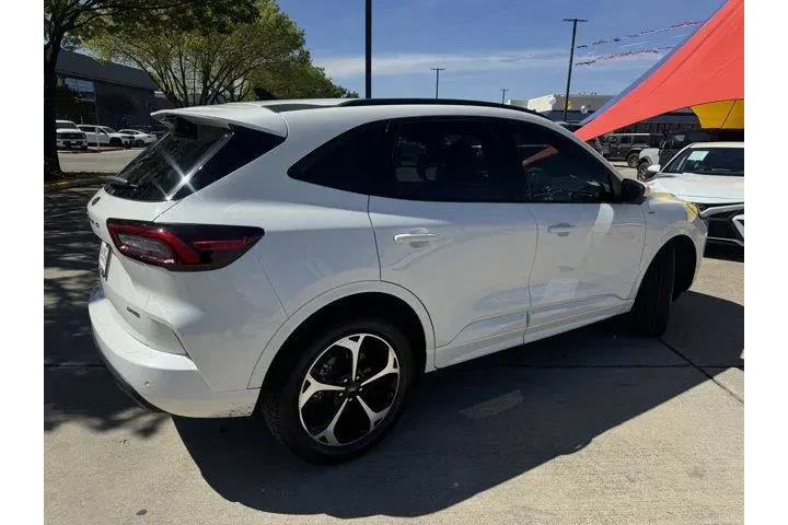 $25874 : Ford Escape 2023 AWD ST-Line image 5