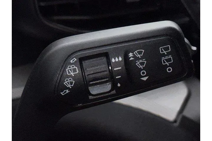 $18855 : Ford Explorer 2020 AWD XLT 4 image 4
