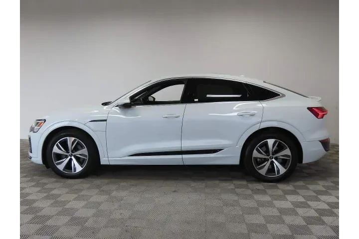 $39850 : Audi Q8 Sportback e-tron 202 image 7