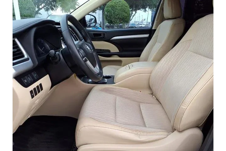 $23195 : Toyota Highlander 2018 LE 4d image 10