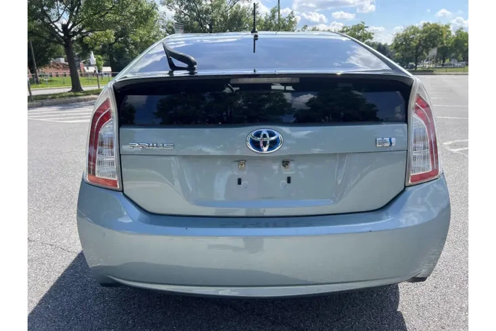 $10900 : 2014 Prius Four image 7