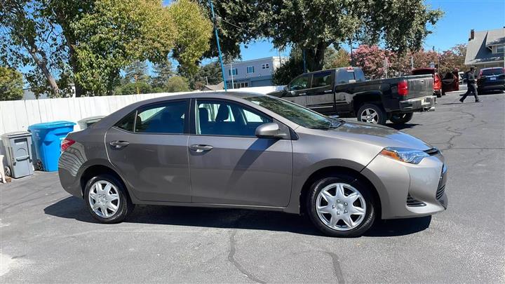 $12233 : 2017 TOYOTA COROLLA image 6