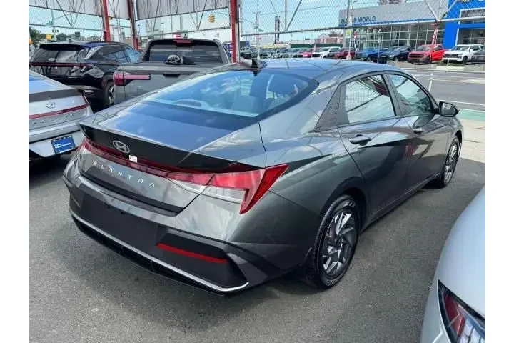 $18998 : Hyundai ELANTRA 2024 SEL 4dr image 5