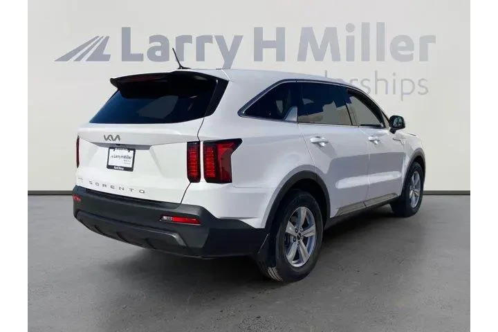 Kia Sorento 2022 LX 4dr SUV image 5