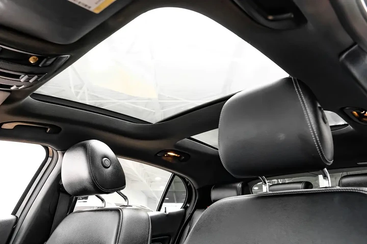 $15390 : 2016 GLA 250 SUV image 6