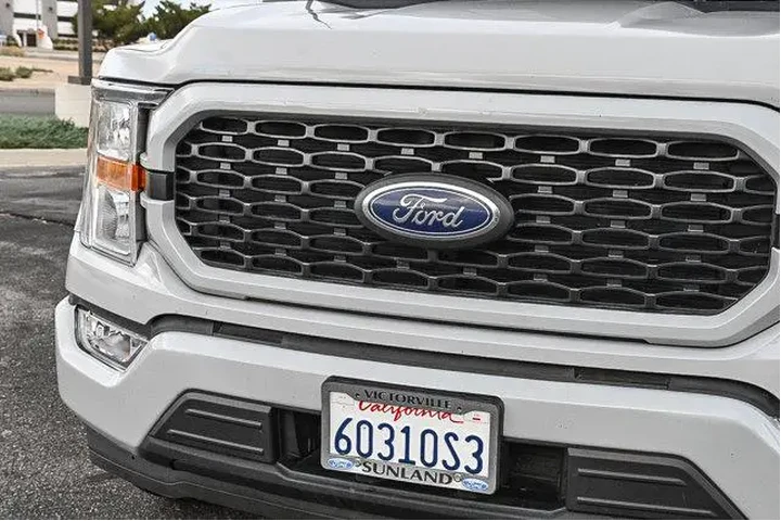 Ford F-150 2023 4x2 XL 4dr S image 5