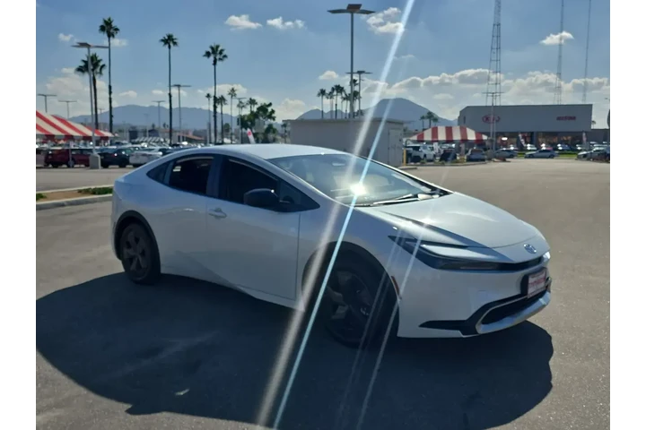 $35500 : Toyota Prius Plug-in Hybrid image 7
