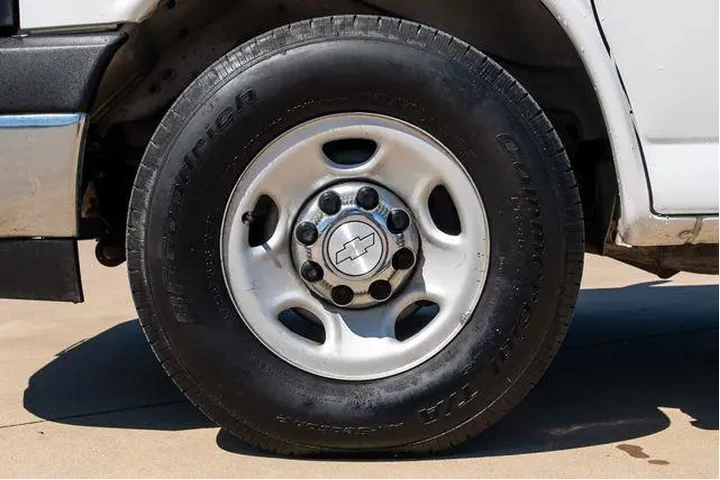 $25906 : Chevrolet Express 2017 LT 35 image 7