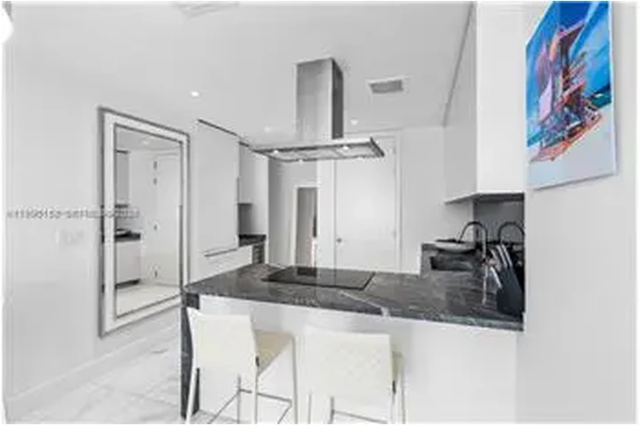 $5200 : Rental property with 1 bedro image 9