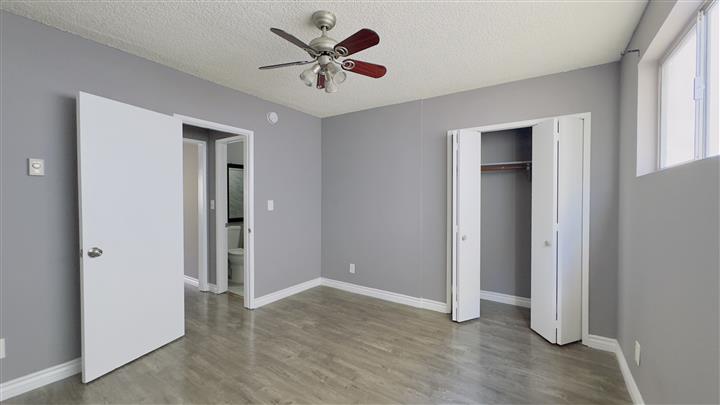 $2100 : 1 BEDROOM APARTMENT AVAILABLE image 4