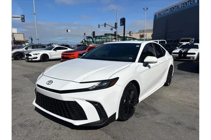 $29898 : Toyota Camry 2025 SE 4dr Sed image 2