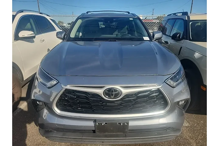 $29691 : Toyota Highlander 2021 XLE 4 image 2