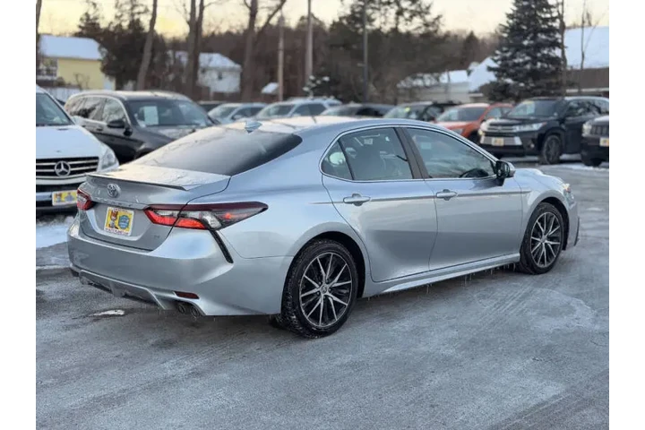 $19995 : 2021 Camry SE image 6