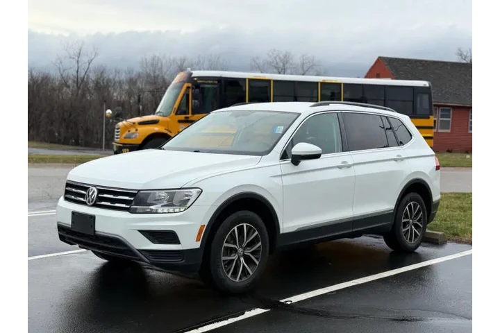 $9999 : 2020 Tiguan SE 4Motion image 1