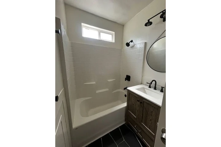 $900 : ¡Encantadora casa renovada! image 3