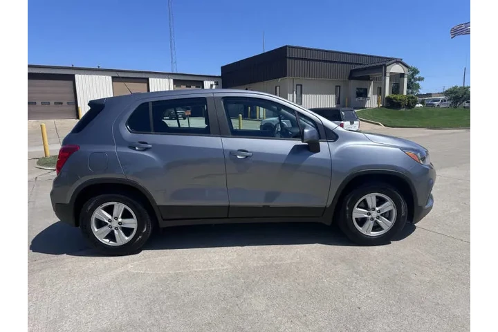 $10900 : 2020 Trax LS image 7