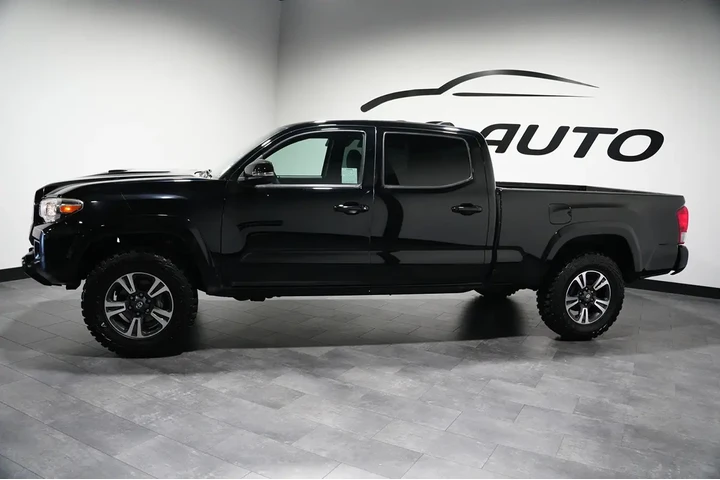 $28761 : 2017 Tacoma image 3