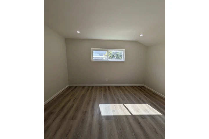 $1300 : 4 dormitorios y 2 baños cerca image 5
