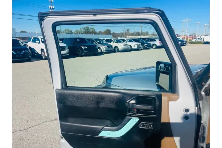 $8999 : 2011 Wrangler Unlimited Sahara image 10