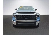 $39998 : Toyota Tundra 2019 4x4 SR5 4 thumbnail