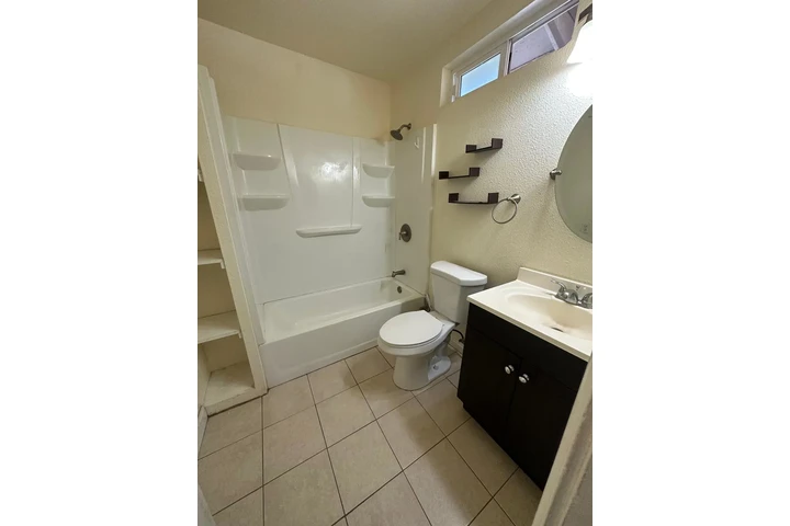 $2250 : Se renta casa en Cabazon Ca. image 8