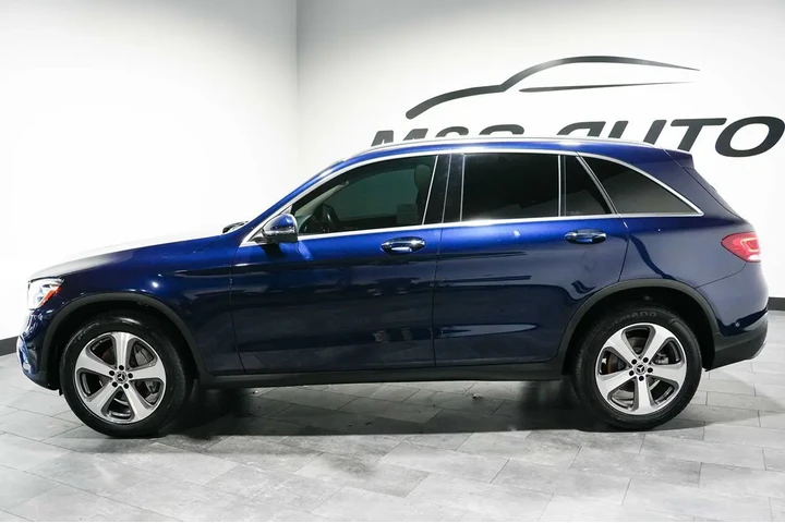 $22889 : 2020 GLC 300 image 3