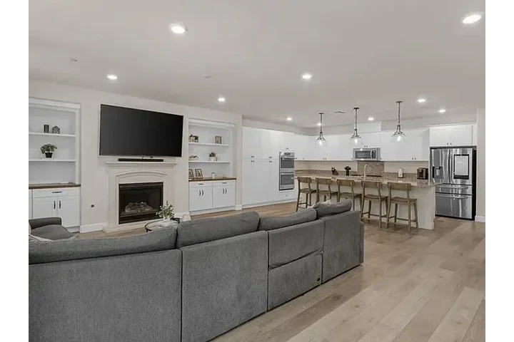 $2000 : HOUSE FOR RENT image 5