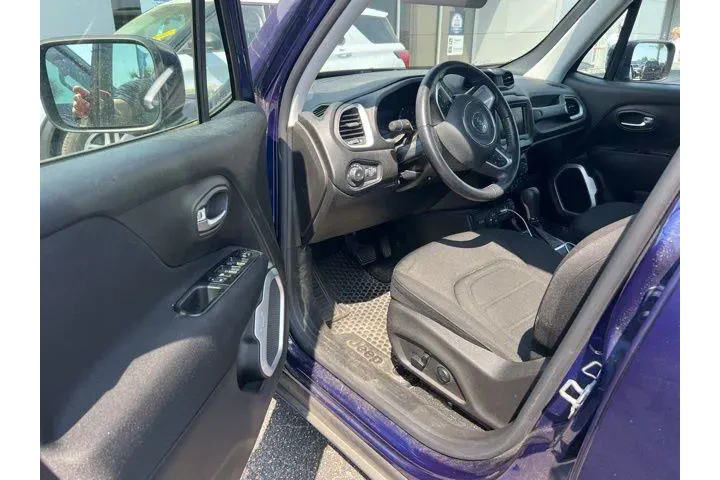 $18135 : Jeep Renegade 2021 4x4 Latit image 9